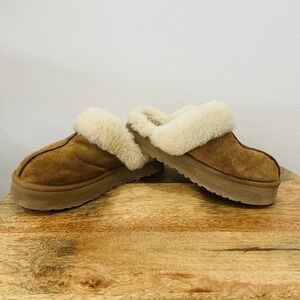 UGG Women's Disquette  Slipper In The Color Chestnut Size US 8 Shearling Lined